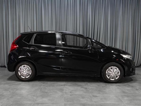 Honda Fit III Рестайлинг с пробегом 2018 года, цена 1 089 000 рублей, 144222 км, хэтчбек, Автокод Объявления