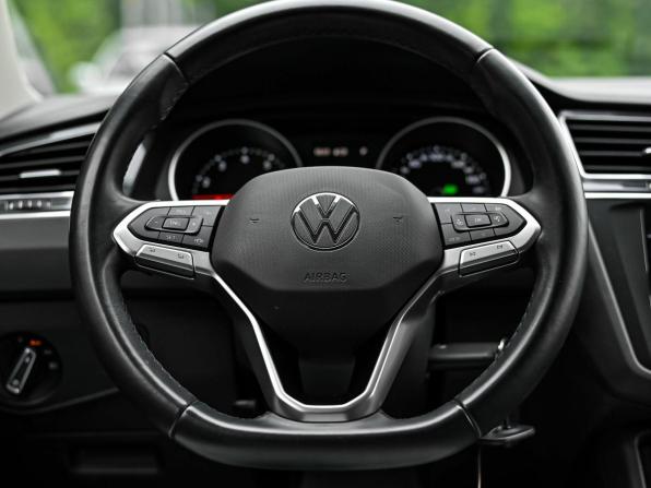 Volkswagen Tiguan II Рестайлинг с пробегом 2021 года, цена 2 399 000 рублей, 114087 км, внедорожник, Автокод Объявления