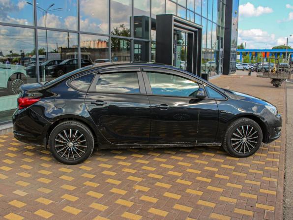 Opel Astra J Рестайлинг с пробегом 2013 года, цена 740 200 рублей, 121667 км, седан, Автокод Объявления
