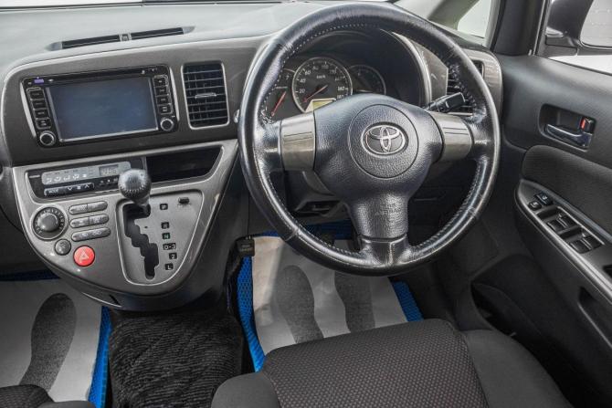 Toyota Wish I с пробегом 2004 года, цена 899 000 рублей, 210000 км, компактвэн, Автокод Объявления