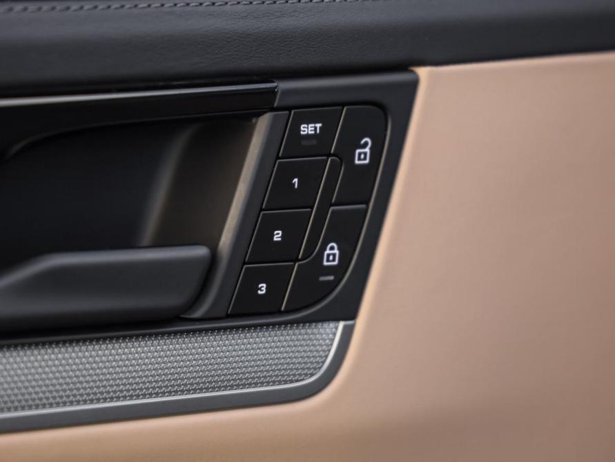 Porsche Cayenne III Рестайлинг Санкт-Петербург  - изображение 26