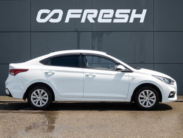 Hyundai Solaris II с пробегом 2018 года, цена 1 770 000 рублей, 7523 км, седан, Автокод Объявления
