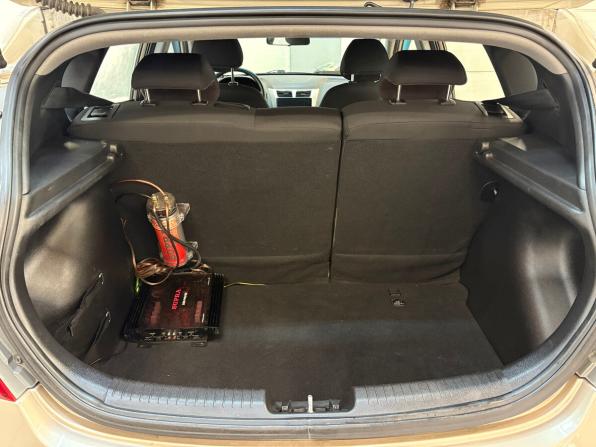 Hyundai Solaris I с пробегом 2012 года, цена 870 000 рублей, 135421 км, хэтчбек, Автокод Объявления