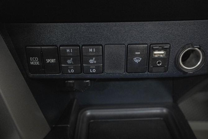 Toyota RAV4 IV (XA40) Рестайлинг с пробегом 2015 года, цена 1 979 000 рублей, 156000 км, внедорожник, Автокод Объявления