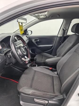 Volkswagen Polo V Рестайлинг с пробегом 2018 года, цена 850 000 рублей, 128000 км, седан, Автокод Объявления