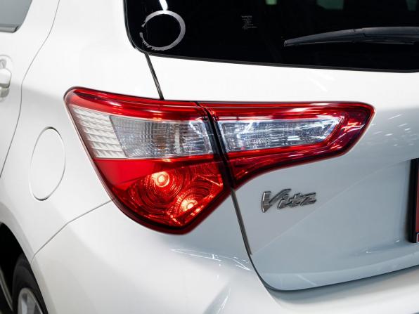 Toyota Vitz III (XP130) Рестайлинг 2 с пробегом 2018 года, цена 1 025 000 рублей, 132000 км, хэтчбек, Автокод Объявления
