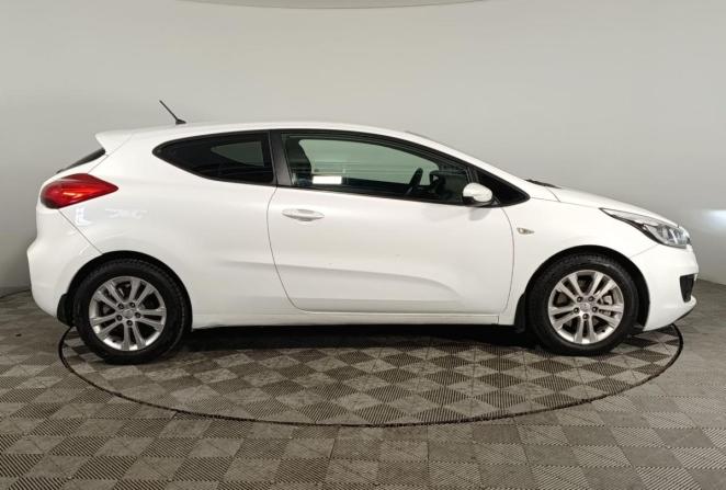 Kia Ceed II с пробегом 2015 года, цена 965 000 рублей, 177228 км, хэтчбек, Автокод Объявления