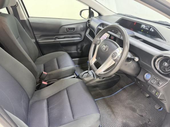 Toyota Aqua I Рестайлинг с пробегом 2015 года, цена 899 000 рублей, 138333 км, хэтчбек, Автокод Объявления