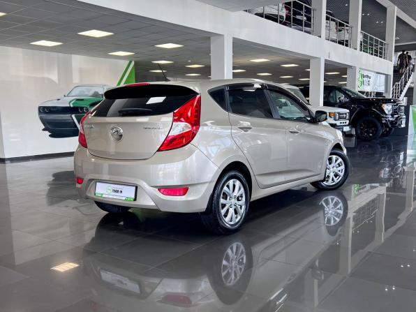 Hyundai Solaris I Рестайлинг с пробегом 2014 года, цена 945 000 рублей, 131719 км, хэтчбек, Автокод Объявления
