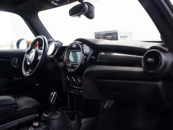Mini Hatch III (F55/F56) Рестайлинг с пробегом 2020 года, цена 2 950 000 рублей, 66950 км, хэтчбек, Автокод Объявления