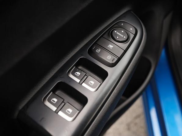 Kia Rio IV Рестайлинг с пробегом 2020 года, цена 1 789 000 рублей, 64830 км, седан, Автокод Объявления
