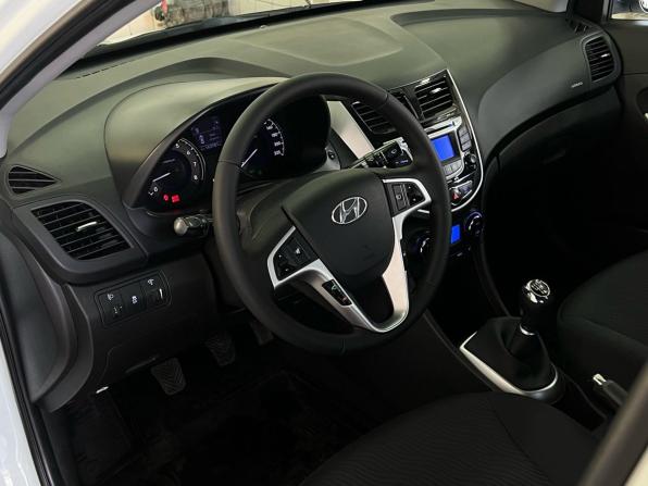 Hyundai Solaris I с пробегом 2013 года, цена 920 000 рублей, 163754 км, седан, Автокод Объявления