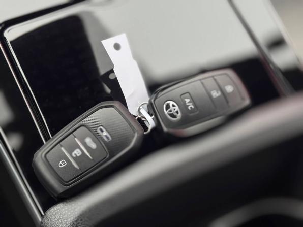Toyota bZ4X I с пробегом 2023 года, цена 3 260 000 рублей, 102 км, внедорожник, Автокод Объявления