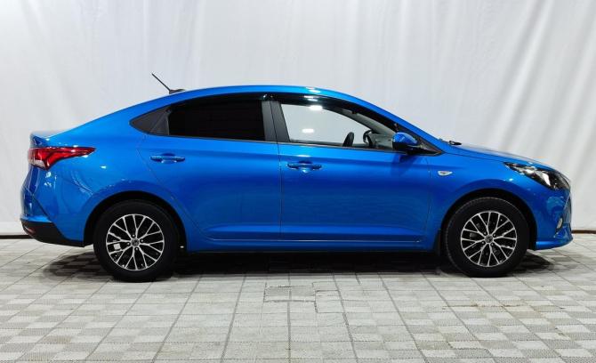 Hyundai Solaris II Рестайлинг с пробегом 2021 года, цена 1 680 000 рублей, 31600 км, седан, Автокод Объявления