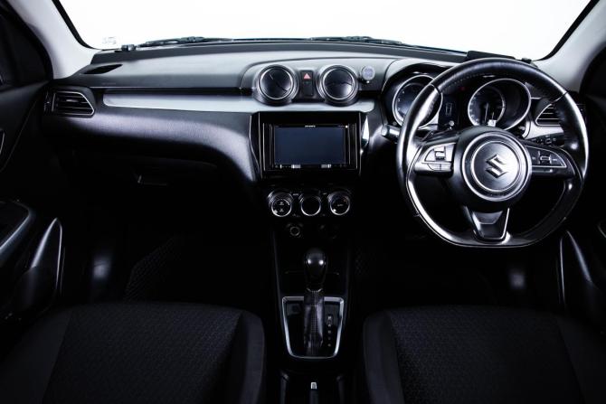 Suzuki Swift V с пробегом 2017 года, цена 1 419 000 рублей, 139190 км, хэтчбек, Автокод Объявления