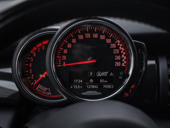 Mini Hatch III (F55/F56) Рестайлинг с пробегом 2020 года, цена 2 749 000 рублей, 127670 км, хэтчбек, Автокод Объявления