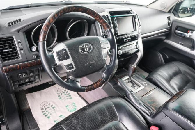 Toyota Land Cruiser 200 Series Рестайлинг 1 с пробегом 2013 года, цена 3 499 000 рублей, 317039 км, внедорожник, Автокод Объявления