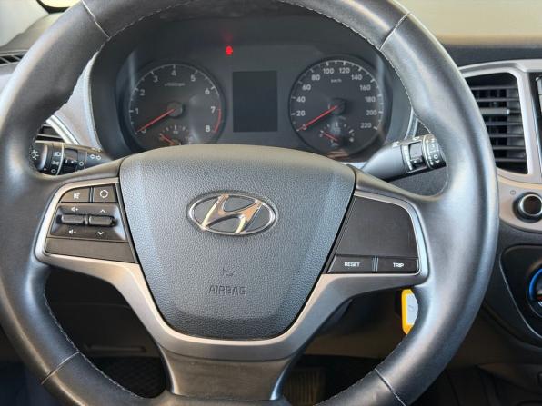 Hyundai Solaris II с пробегом 2019 года, цена 1 299 000 рублей, 98356 км, седан, Автокод Объявления