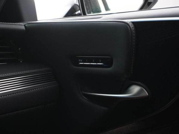 Lexus LS V с пробегом 2018 года, цена 3 900 055 рублей, 193769 км, седан, Автокод Объявления
