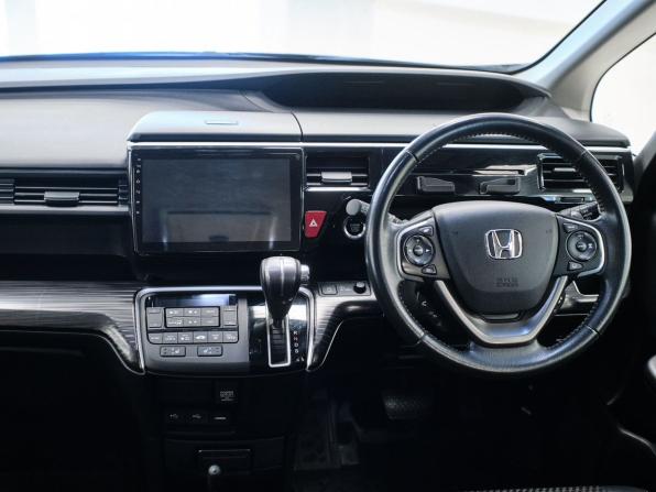 Honda Stepwgn V с пробегом 2015 года, цена 1 848 000 рублей, 106338 км, минивэн, Автокод Объявления