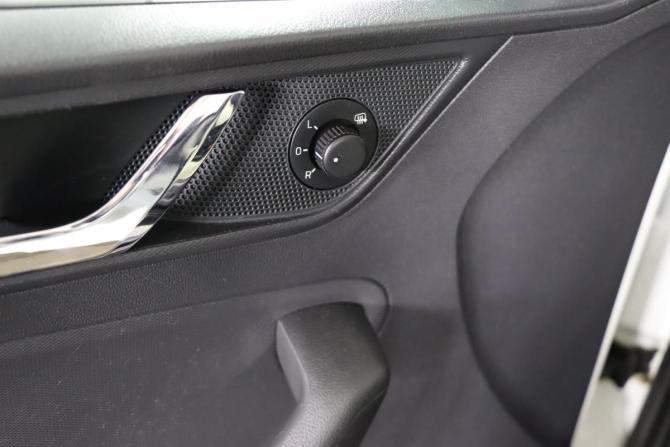 Skoda Rapid I с пробегом 2016 года, цена 899 990 рублей, 211546 км, лифтбек, Автокод Объявления