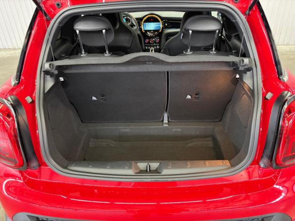 Mini Hatch III (F55/F56) Рестайлинг 2 с пробегом 2024 года, цена 3 397 000 рублей, 12852 км, хэтчбек, Автокод Объявления