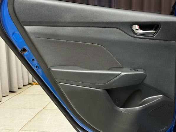 Hyundai Solaris II с пробегом 2017 года, цена 1 349 000 рублей, 120404 км, седан, Автокод Объявления