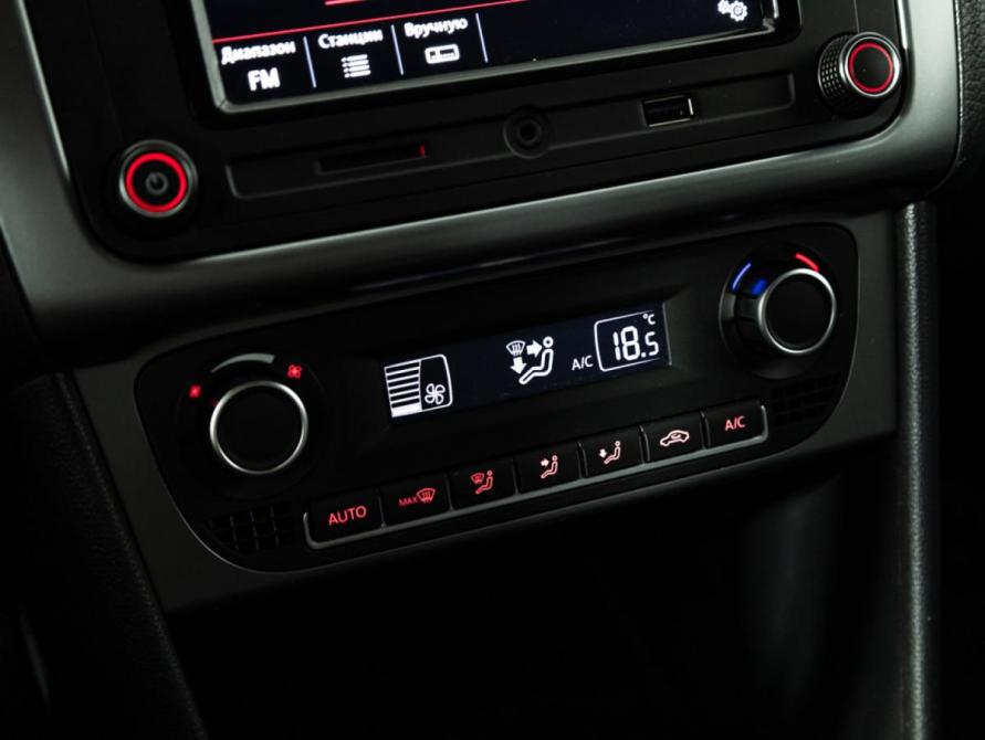 Volkswagen Polo V Рестайлинг Санкт-Петербург  - изображение 15