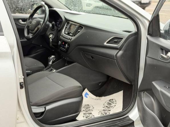 Hyundai Solaris II с пробегом 2018 года, цена 1 289 000 рублей, 120186 км, седан, Автокод Объявления