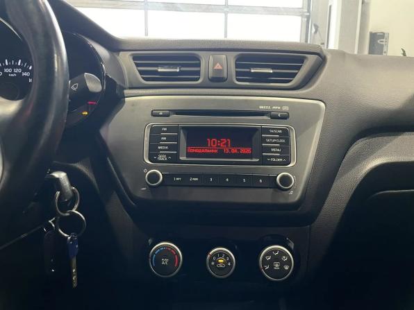 Kia Rio III Рестайлинг с пробегом 2015 года, цена 930 000 рублей, 100649 км, седан, Автокод Объявления