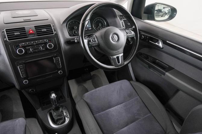 Volkswagen Touran I Рестайлинг 2 с пробегом 2012 года, цена 1 099 000 рублей, 67100 км, компактвэн, Автокод Объявления
