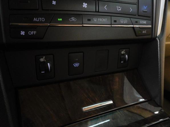 Toyota Camry VII (XV50) Рестайлинг с пробегом 2016 года, цена 2 100 000 рублей, 241581 км, седан, Автокод Объявления