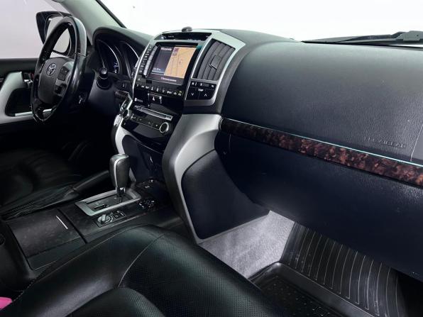 Toyota Land Cruiser 200 Series Рестайлинг 1 с пробегом 2012 года, цена 3 350 000 рублей, 207268 км, внедорожник, Автокод Объявления