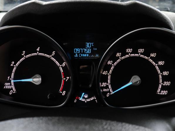 Ford Fiesta Mk6 Рестайлинг с пробегом 2015 года, цена 850 000 рублей, 97756 км, седан, Автокод Объявления