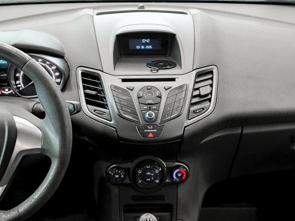 Ford Fiesta Mk6 Рестайлинг с пробегом 2015 года, цена 650 000 рублей, 179528 км, седан, Автокод Объявления