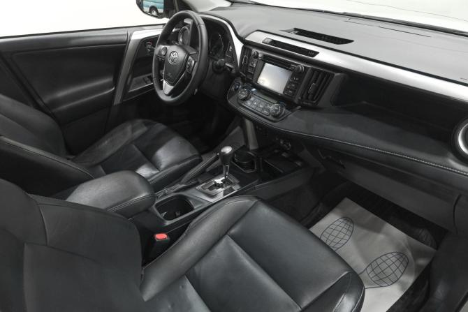 Toyota RAV4 IV (XA40) Рестайлинг с пробегом 2015 года, цена 2 429 000 рублей, 202000 км, внедорожник, Автокод Объявления