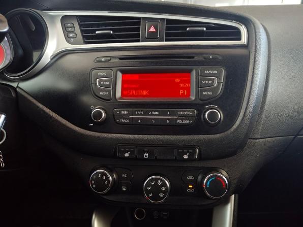 Kia Ceed II Рестайлинг с пробегом 2018 года, цена 1 080 000 рублей, 174000 км, универсал, Автокод Объявления