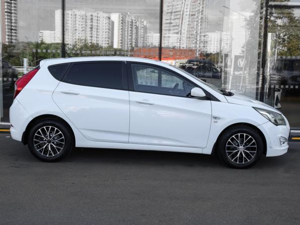 Hyundai Solaris I Рестайлинг с пробегом 2015 года, цена 998 000 рублей, 141165 км, хэтчбек, Автокод Объявления