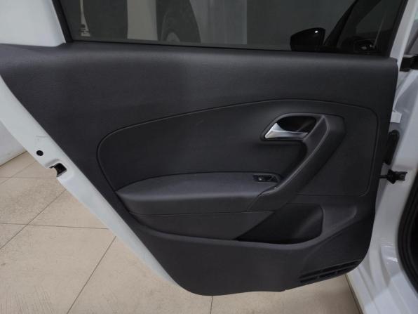 Volkswagen Polo V Рестайлинг с пробегом 2018 года, цена 1 030 000 рублей, 214004 км, седан, Автокод Объявления