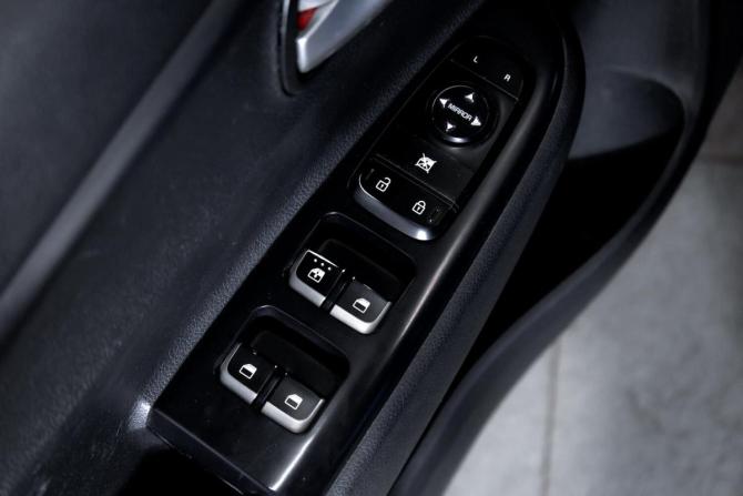 Kia Rio IV с пробегом 2018 года, цена 1 220 000 рублей, 180000 км, хэтчбек, Автокод Объявления