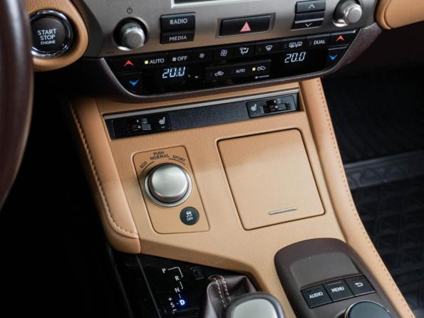 Lexus ES VI Рестайлинг с пробегом 2018 года, цена 2 999 000 рублей, 120737 км, седан, Автокод Объявления