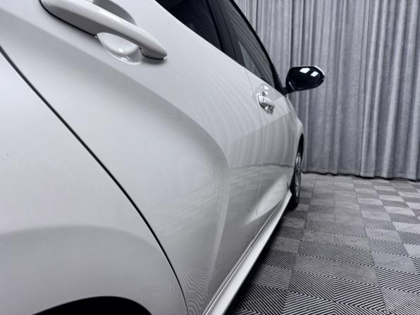 Toyota Yaris IV с пробегом 2020 года, цена 1 400 000 рублей, 65289 км, хэтчбек, Автокод Объявления