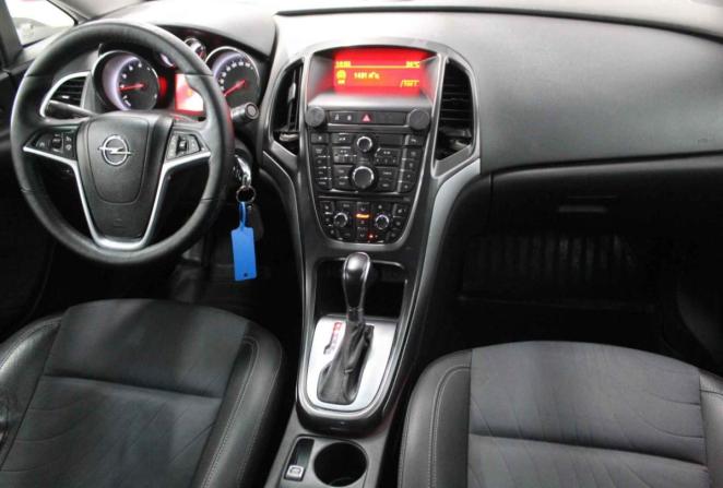 Opel Astra J Рестайлинг с пробегом 2013 года, цена 530 000 рублей, 201857 км, седан, Автокод Объявления