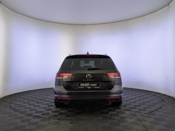 Volkswagen Passat B8 Рестайлинг с пробегом 2021 года, цена 2 400 000 рублей, 119320 км, универсал, Автокод Объявления