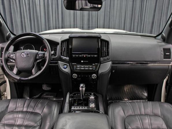 Toyota Land Cruiser 200 Series Рестайлинг 2 с пробегом 2018 года, цена 6 198 000 рублей, 181226 км, внедорожник, Автокод Объявления