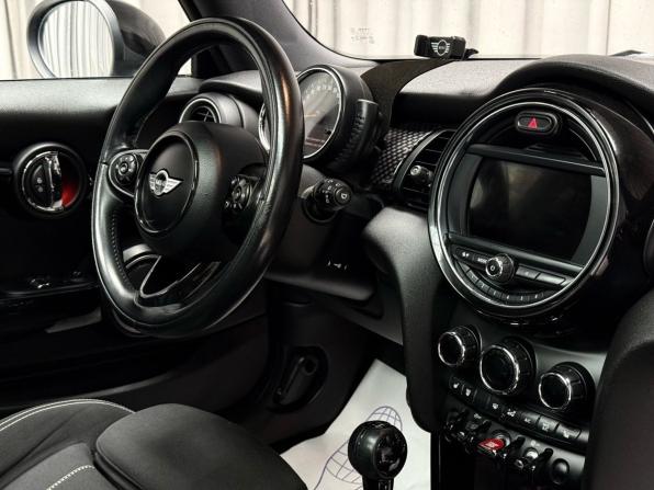 Mini Hatch III (F55/F56) с пробегом 2015 года, цена 2 069 000 рублей, 180000 км, хэтчбек, Автокод Объявления