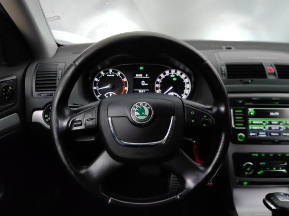 Skoda Octavia II (A5) Рестайлинг с пробегом 2013 года, цена 798 000 рублей, 195425 км, лифтбек, Автокод Объявления