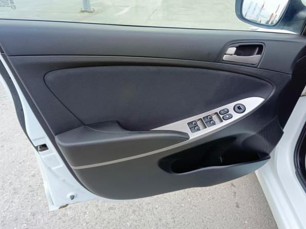 Hyundai Solaris I Рестайлинг с пробегом 2015 года, цена 834 995 рублей, 250979 км, хэтчбек, Автокод Объявления