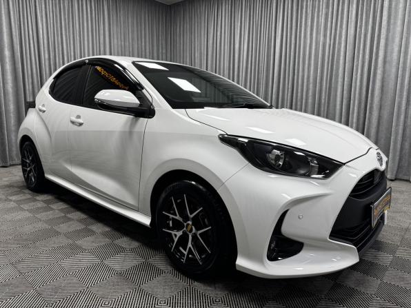 Toyota Yaris IV с пробегом 2021 года, цена 1 380 000 рублей, 103149 км, хэтчбек, Автокод Объявления