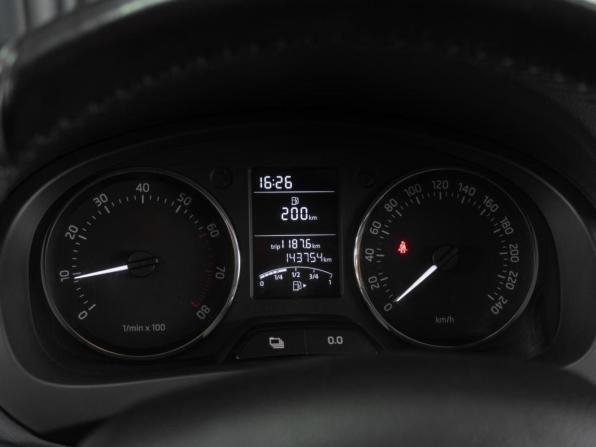 Skoda Rapid I с пробегом 2015 года, цена 979 000 рублей, 143754 км, лифтбек, Автокод Объявления